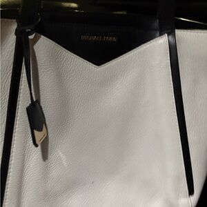 Michael Kors Black and White Bag missing zipper pull